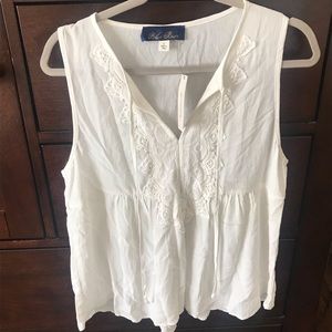 White sleeveless top NWT Francesca’s brand